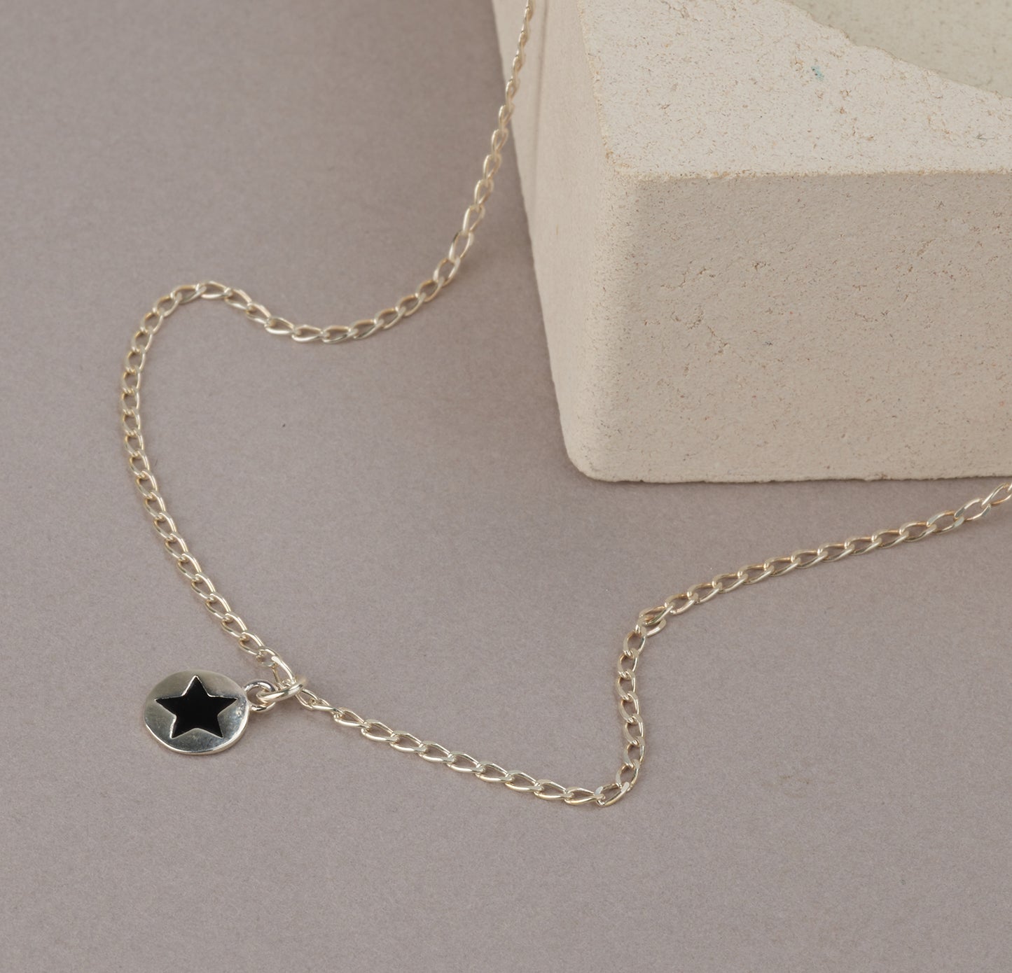 Dainty Silver Disc Necklace - HLcollection - Handmade Gold and Silver Jewelry
