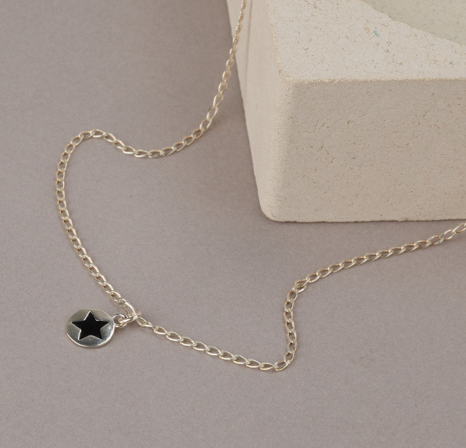 Dainty Silver Disc Necklace - HLcollection - Handmade Gold and Silver Jewelry