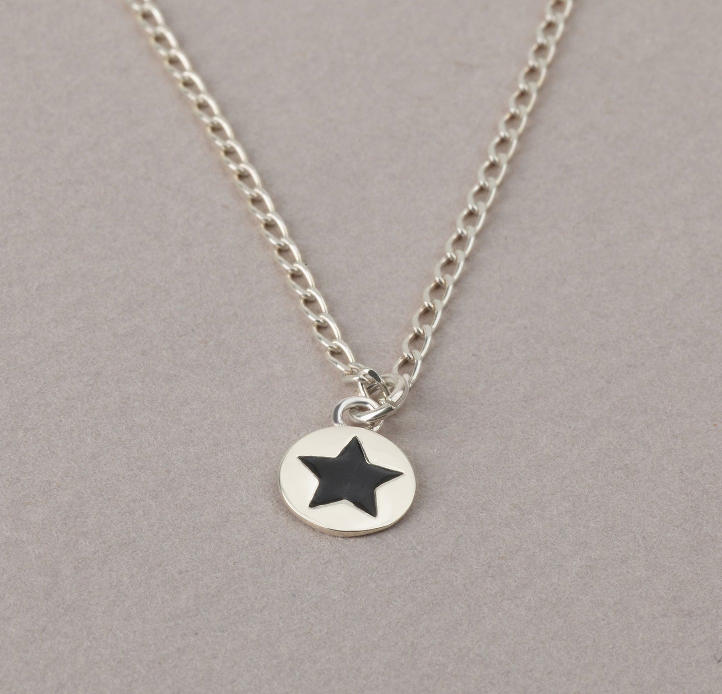 Dainty Silver Disc Necklace - HLcollection - Handmade Gold and Silver Jewelry