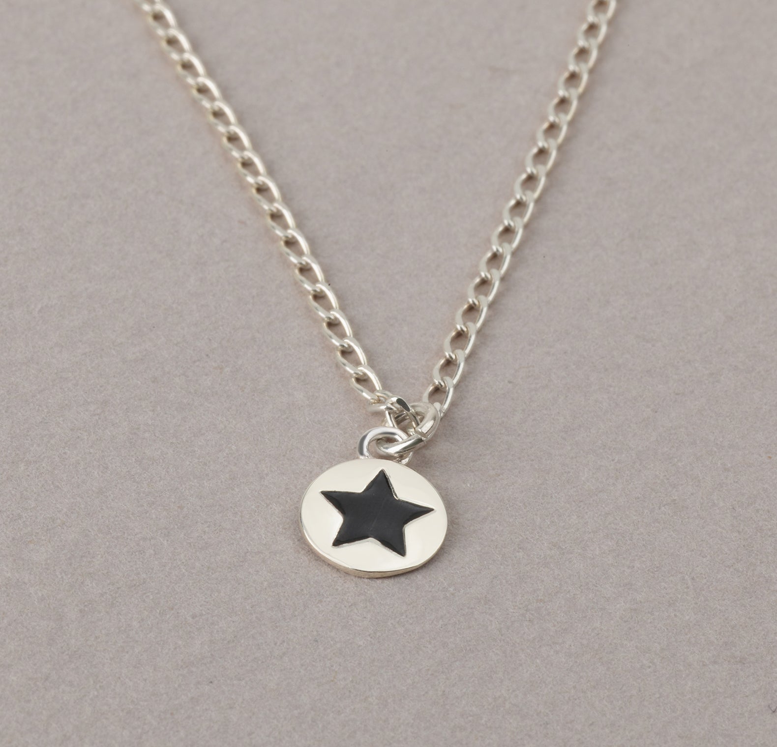 Dainty Silver Disc Necklace - HLcollection - Handmade Gold and Silver Jewelry