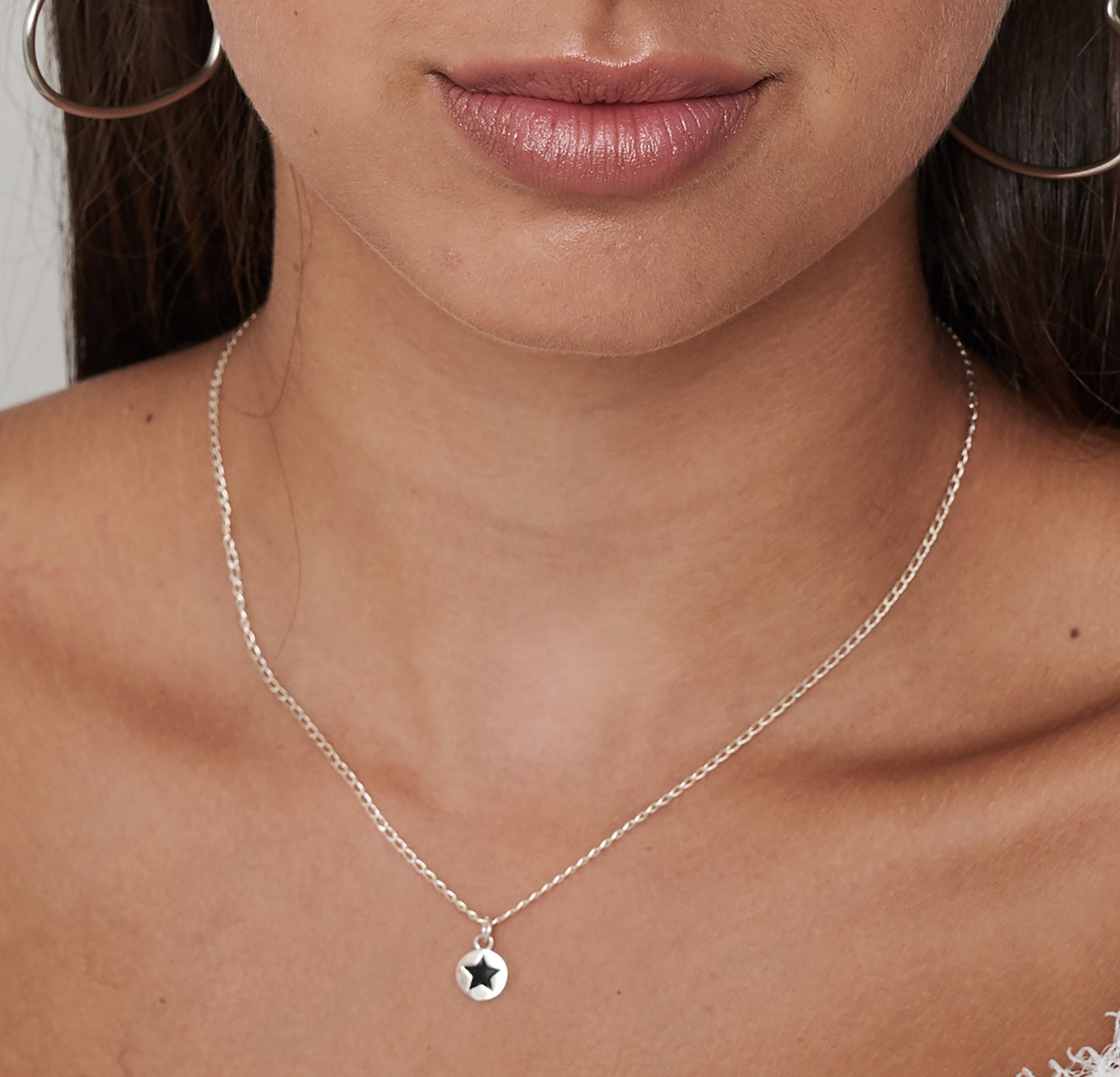 Dainty Silver Disc Necklace - HLcollection - Handmade Gold and Silver Jewelry