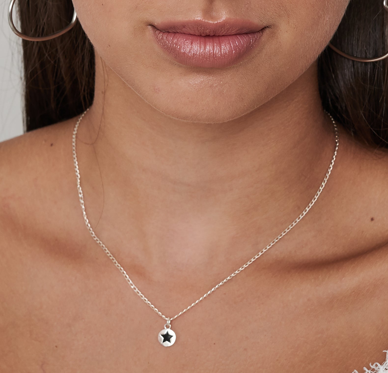 Dainty Silver Disc Necklace - HLcollection - Handmade Gold and Silver Jewelry