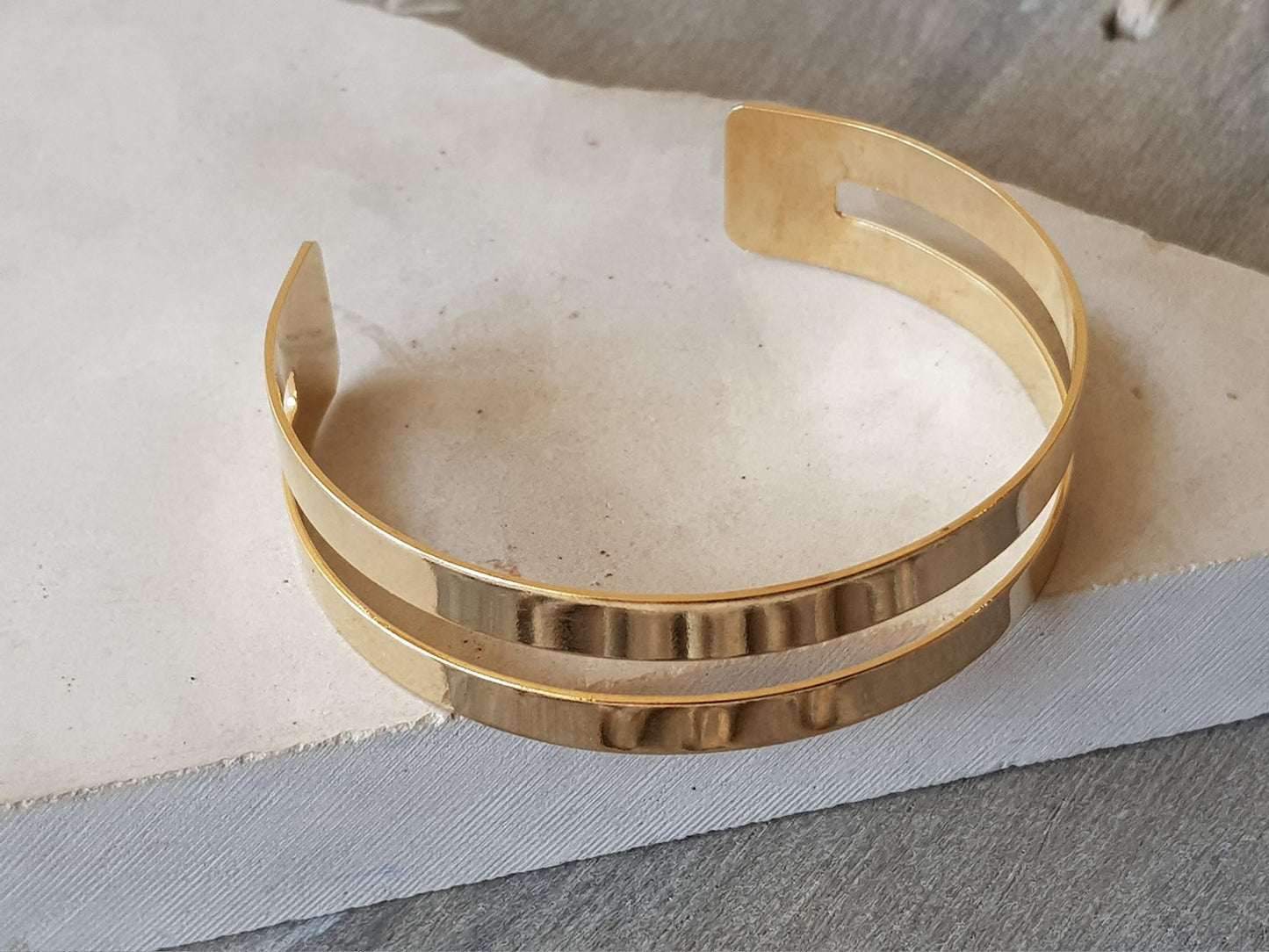 Gold Cuff Bracelet - HLcollection - Handmade Gold and Silver Jewelry