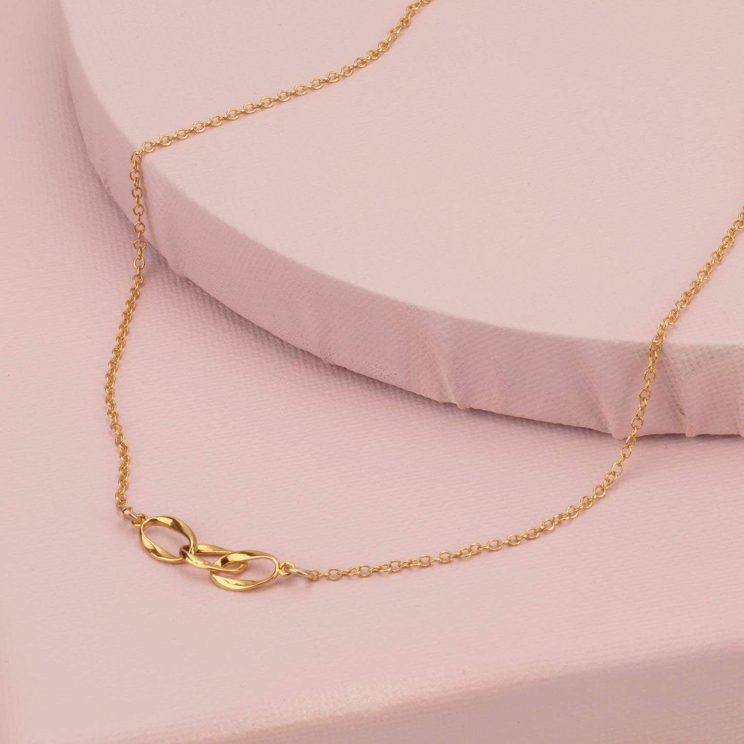 Gold Link Charm Necklace - HLcollection - Handmade Gold and Silver Jewelry