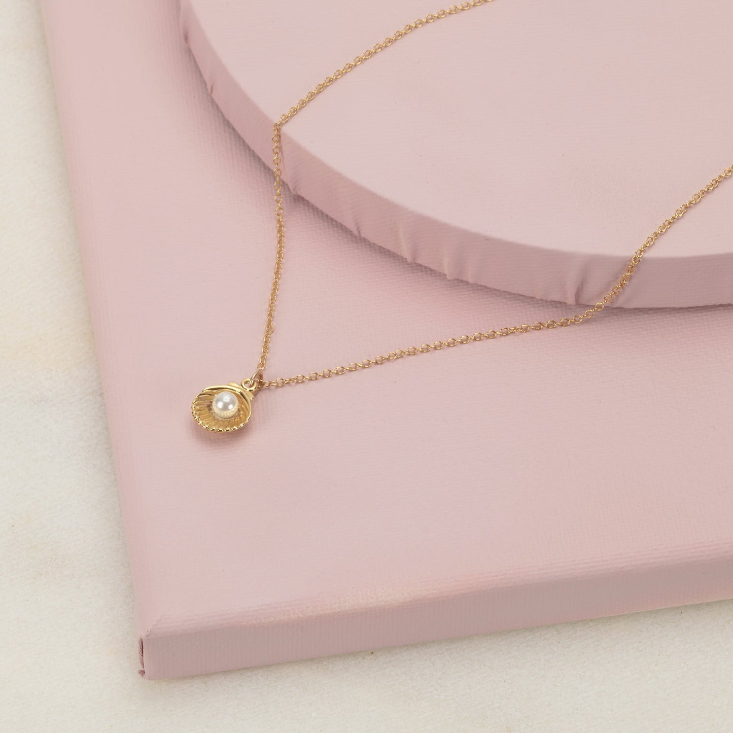 Gold Shell Pendant with Pearl Necklace - HLcollection - Handmade Gold and Silver Jewelry