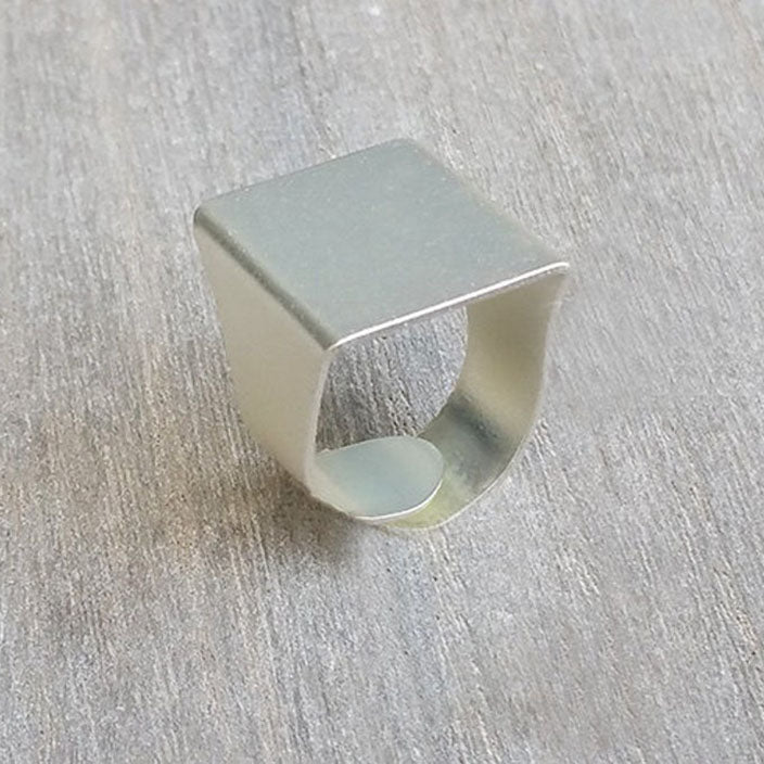 ADJUSTABLE WIDE SQUARE RING