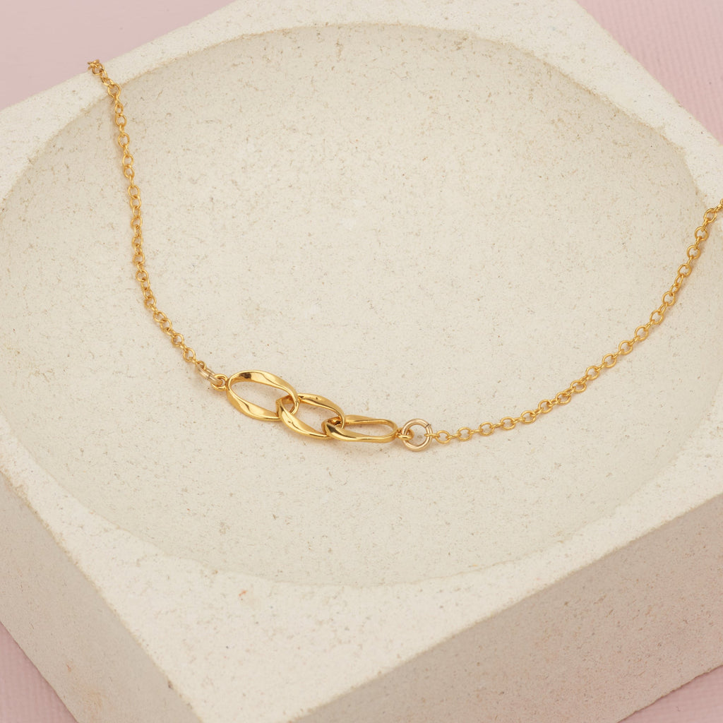Gold Link Charm Necklace - HLcollection - Handmade Gold and Silver Jewelry