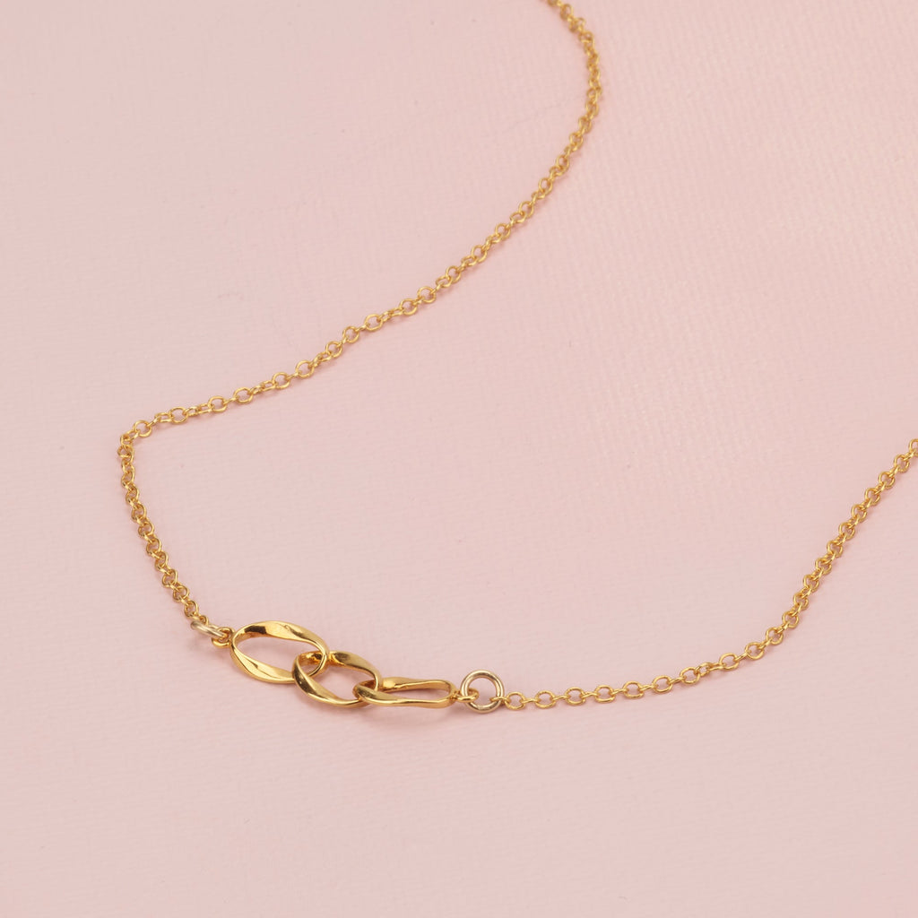 Gold Link Charm Necklace - HLcollection - Handmade Gold and Silver Jewelry