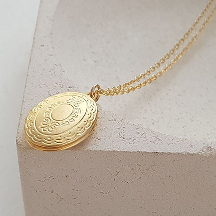Gold Photo Locket Necklace - HLcollection - Handmade Gold and Silver Jewelry