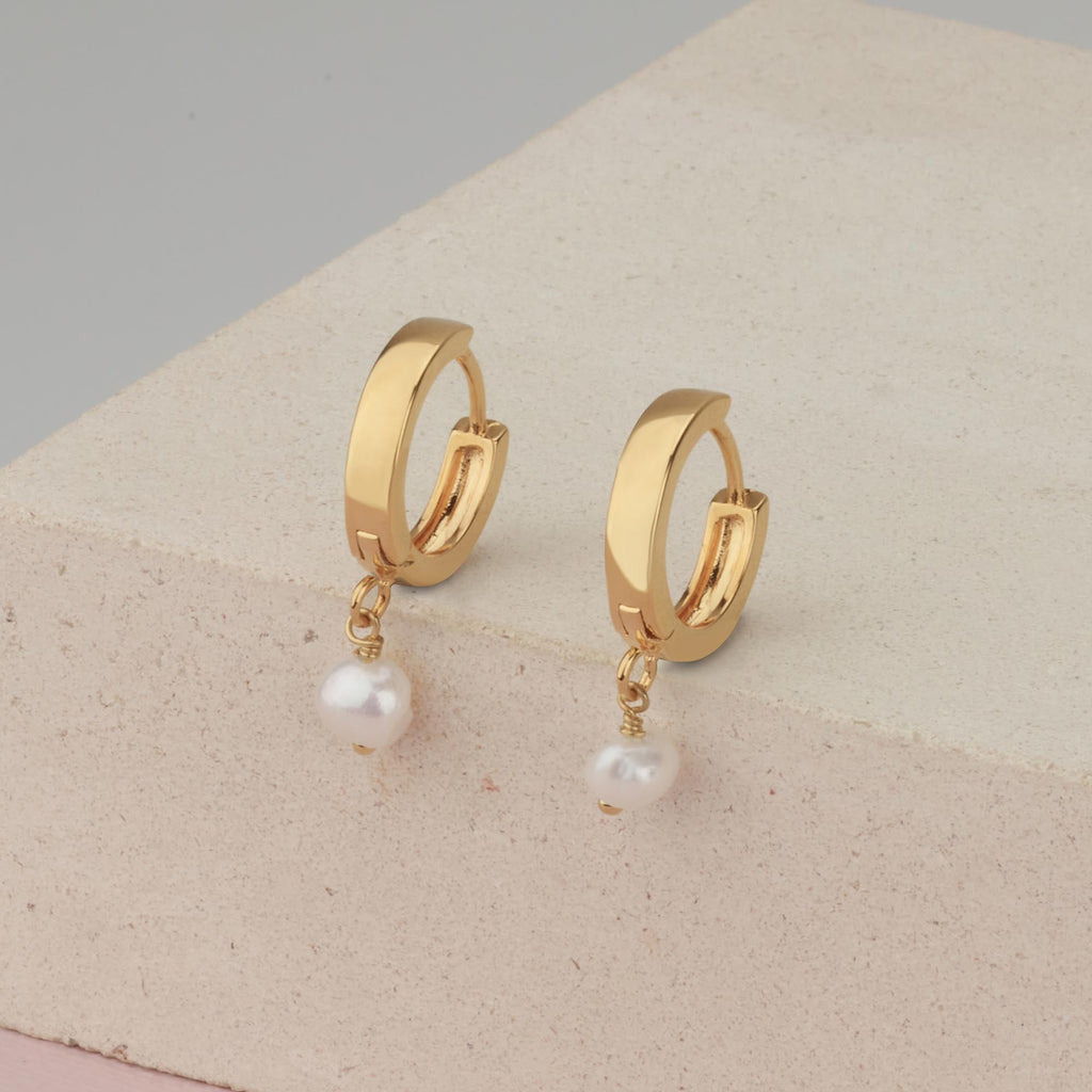 Hoop Pearl Huggie Earrings - HLcollection - Handmade Gold and Silver Jewelry